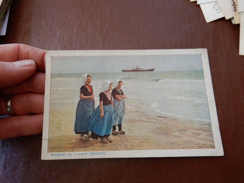 DUTCH KIDS ON BEACH  PORTRAIT   POSTCARD