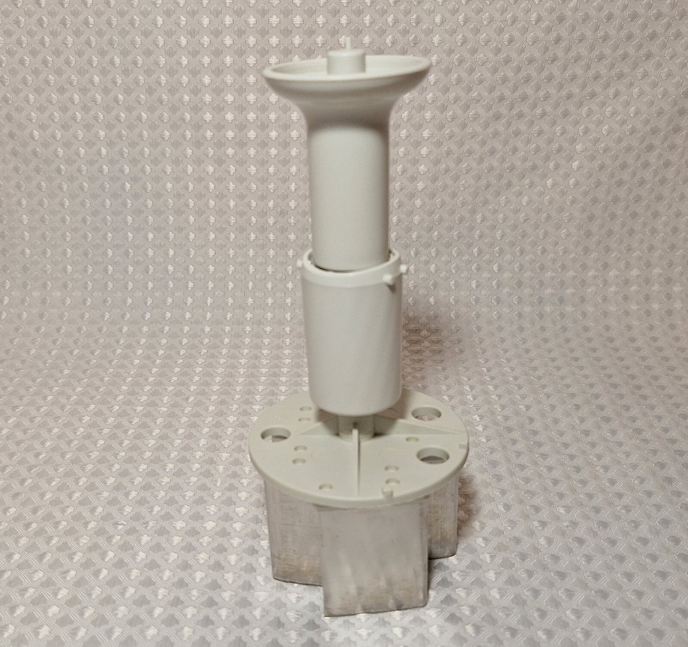 Pampered Chef Food Chopper #2585 Replacement Part Handle Rotating Blade Piece