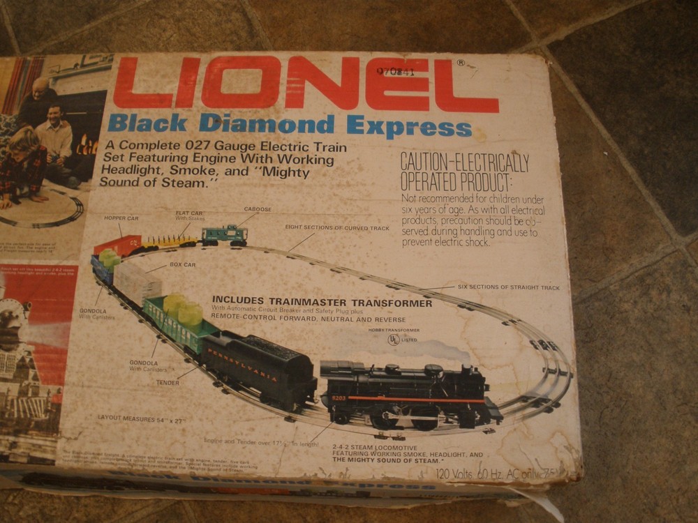 VINTAGE LIONEL BLACK DIAMOND EXPRESS TRAIN SET IN BOX (UNTESTED)