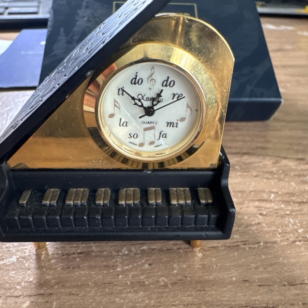 Miniature quartz Grand piano clock