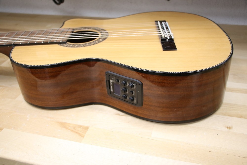 Agile Renaissance 8-String Classical Nylon Acoustic-Electric Guitar 82527 *READ*