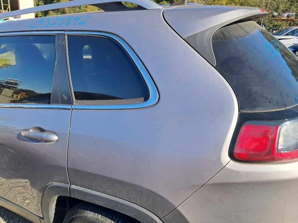 CHEROKEE 2019 Glove Box 4835204