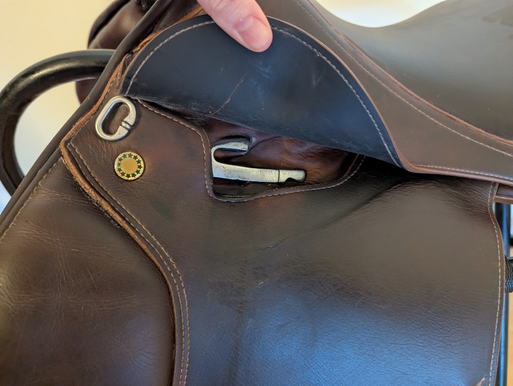 16" Prestige CC Jump Saddle, 33 M tree - wool flocked!