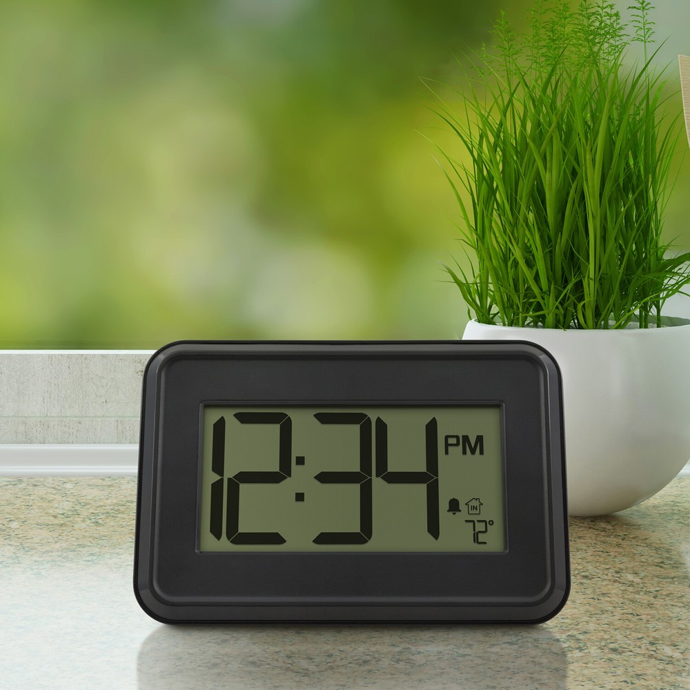 W80000 La Crosse Technology Digital Wall Clock with IN Temperature & Timer