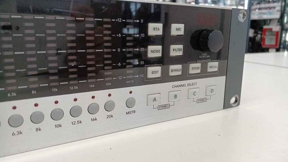 MACKIE QUAD EQ Digital 4-Channel Rack Equalizer