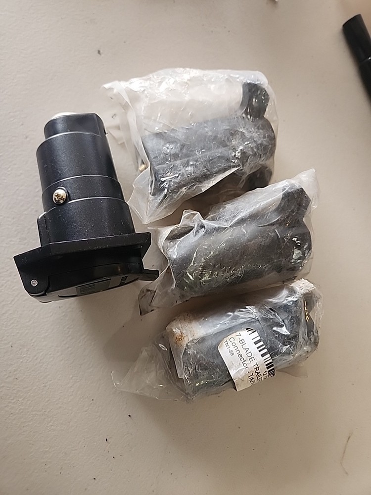 7 Blade Trailer Plug And Receptacle, Lot