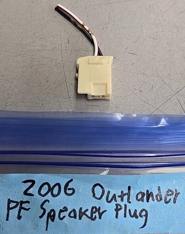 2006 Outlander Passenger Front Speaker Plug