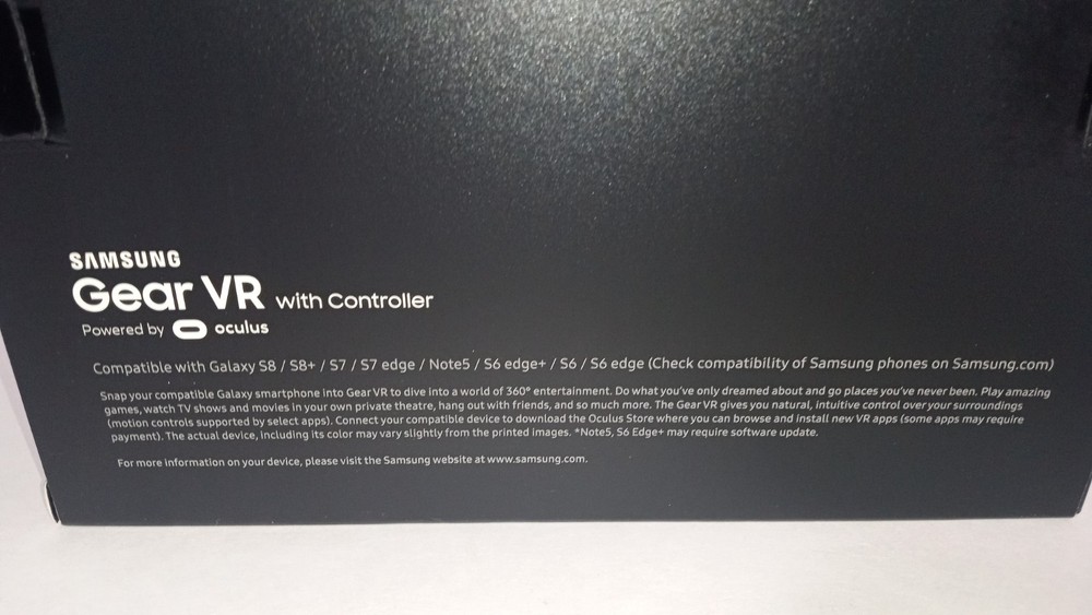 SAMSUNG GEAR VR SM-R324 WITH CONTROLLER