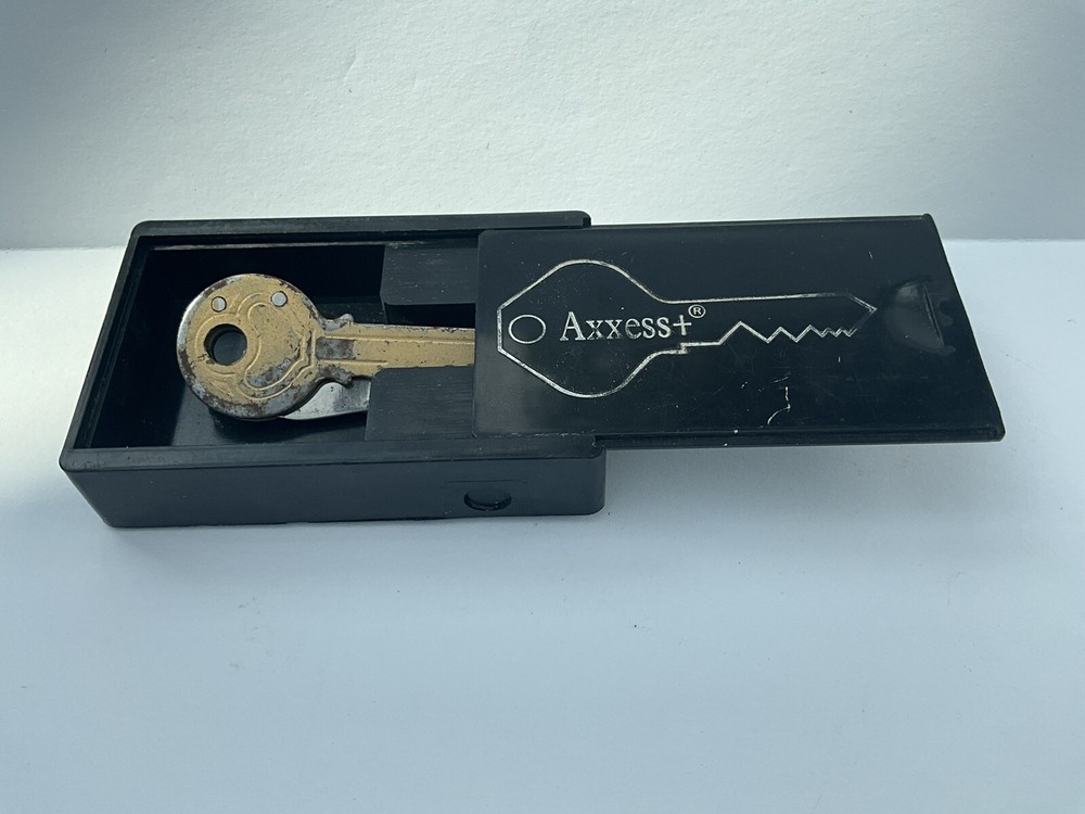 Vintage Axxess Magnetic Hide-A-Key Box