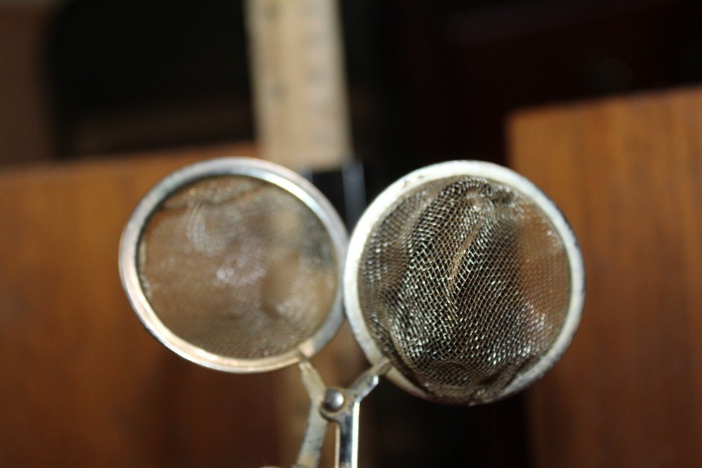 Vintage Unique Tea Caddie Squeeze Clam-shell