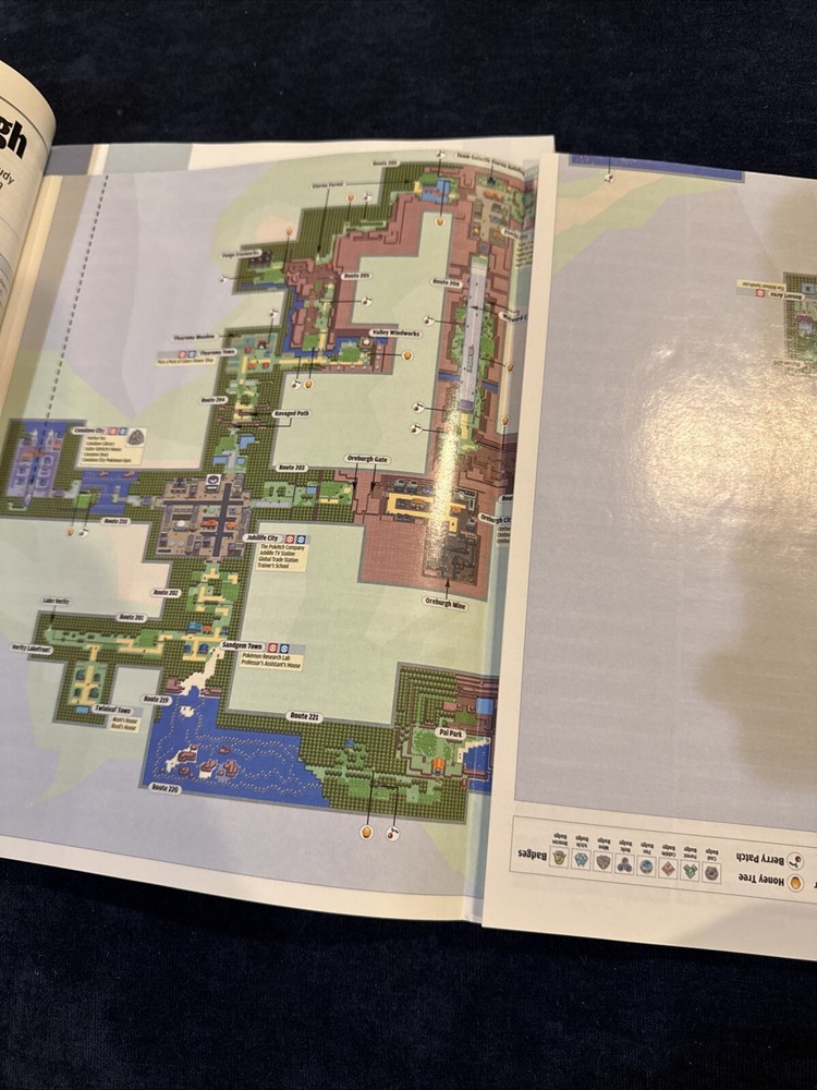 Pokemon Diamond & Pearl strategy guide With Poster Attached