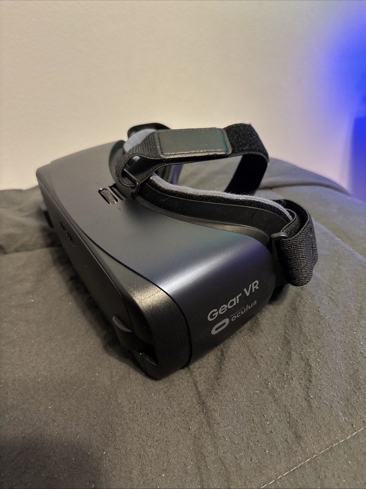 Samsung Gear VR Oculus Virtual Reality Headset Smartphone Gaming