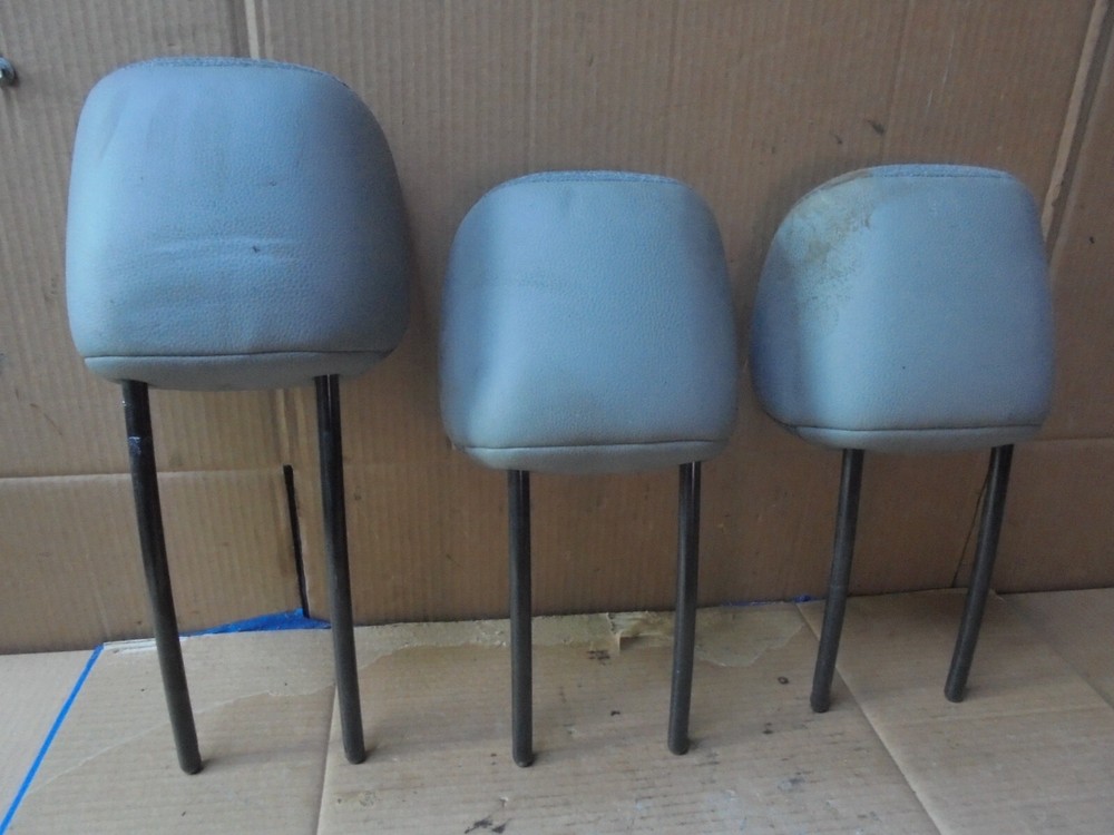RENAULT TRAFIC 2010 X3 TEXTILE HEADRESTS