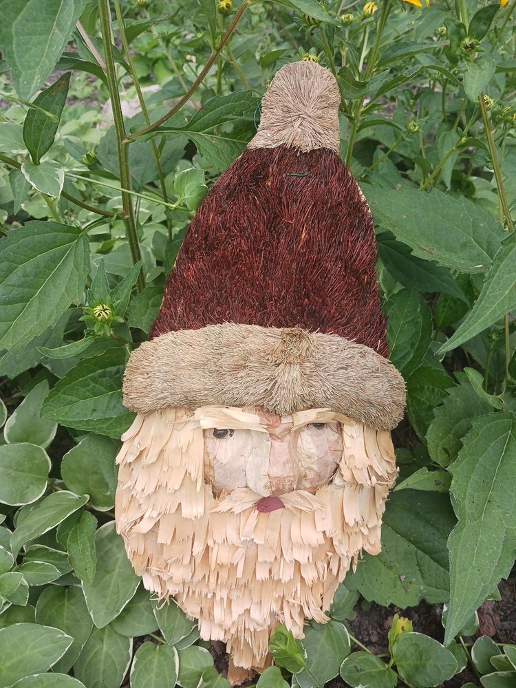 "Straw Santa Head"