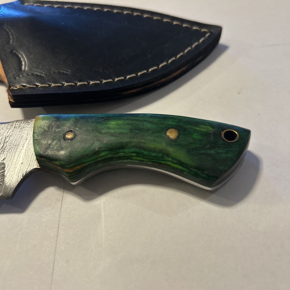 Fixed Blade Knife With Sheath And Box