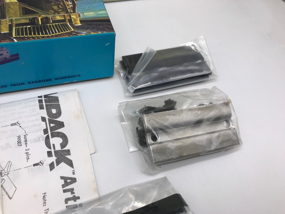 Athearn Ho Scale Undecorated Impack Ends AB Units Unassembled NOS