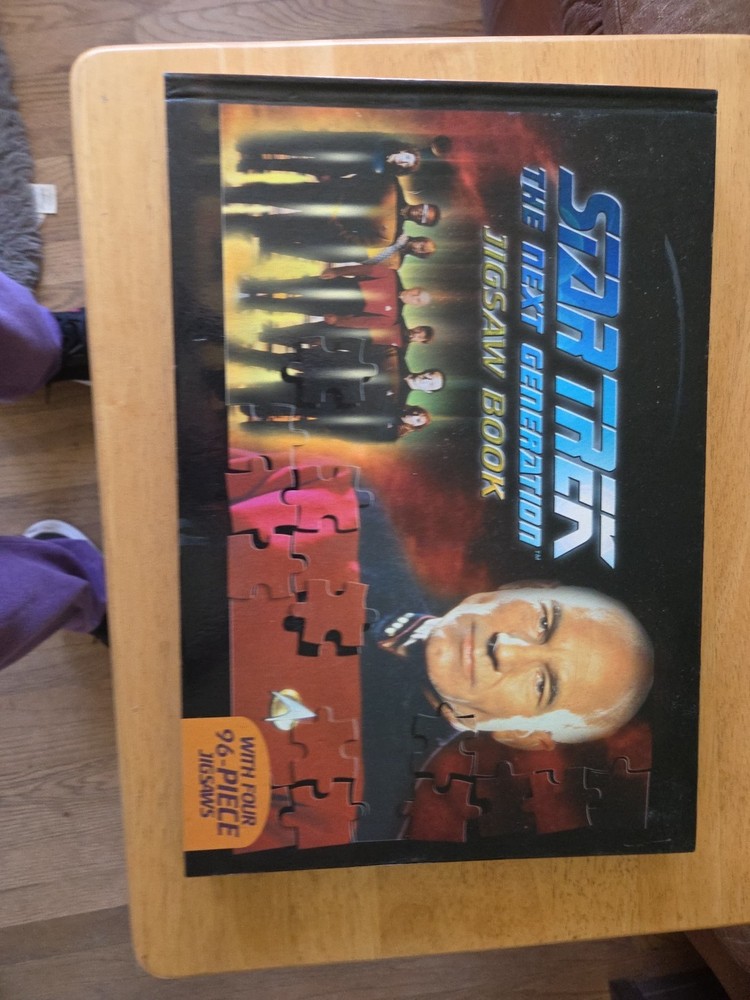 "STAR TREK NEXT GENERATION" JIGSAW BOOK  (4 puzzles)