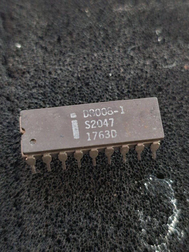 Rare Vintage Spec S2047 Ceramic Intel D8008-1 Microprocessor 1st 8-bit CPU 1979