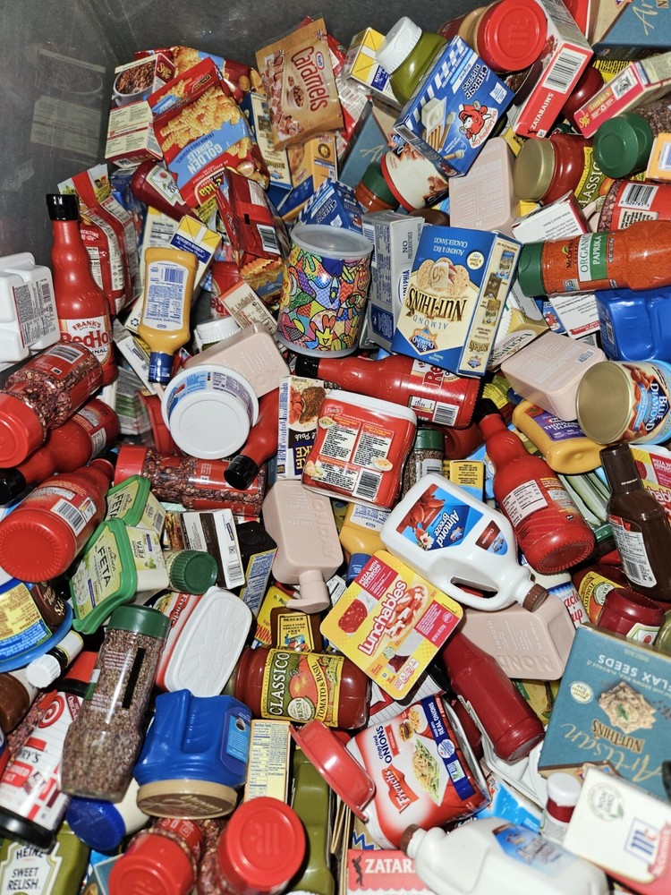 Mini brands Toys & Collectibles (20 RANDOM MINI BRANDS)