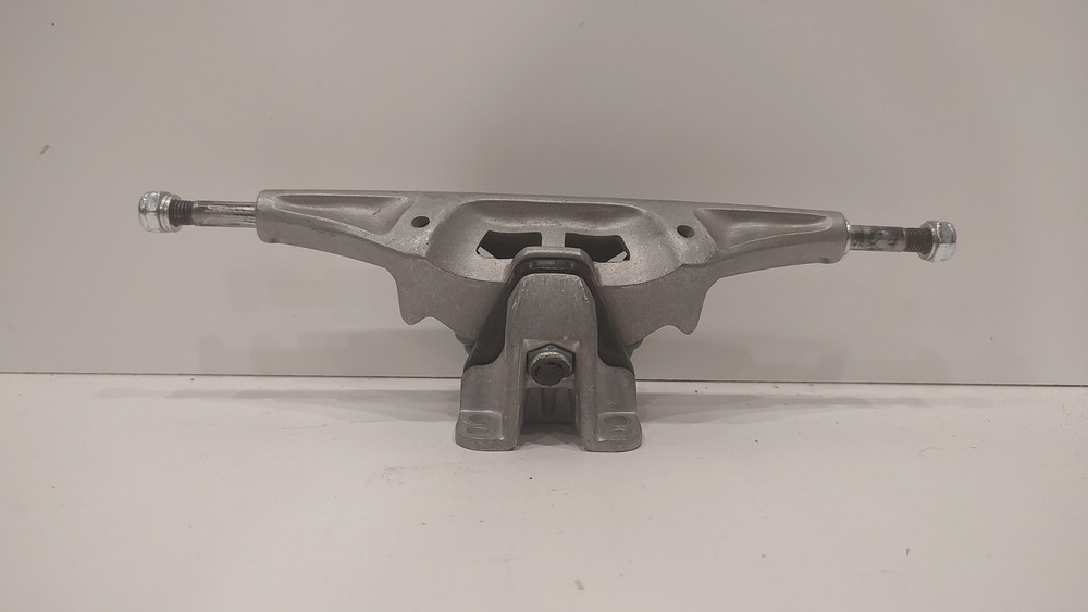Vintage seismic reverse axle spring loaded (grey springs) trucks