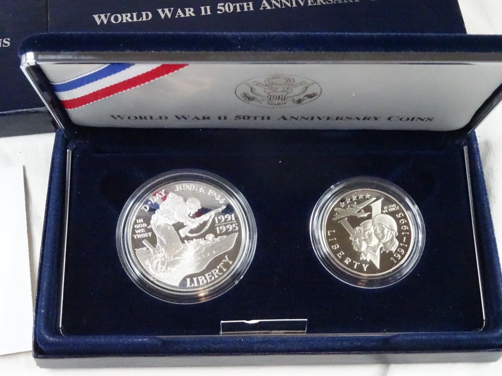 1993 World War II Commemorative Proof Set US Mint 2 Coins Silver Dollar & Half