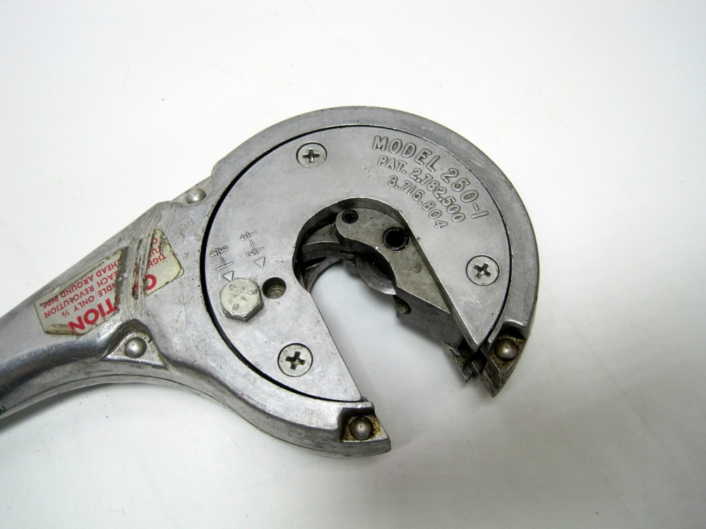 Kelly Kutter Model 250-1 Ratcheting Pipe Cutter Vintage Cutting Tool