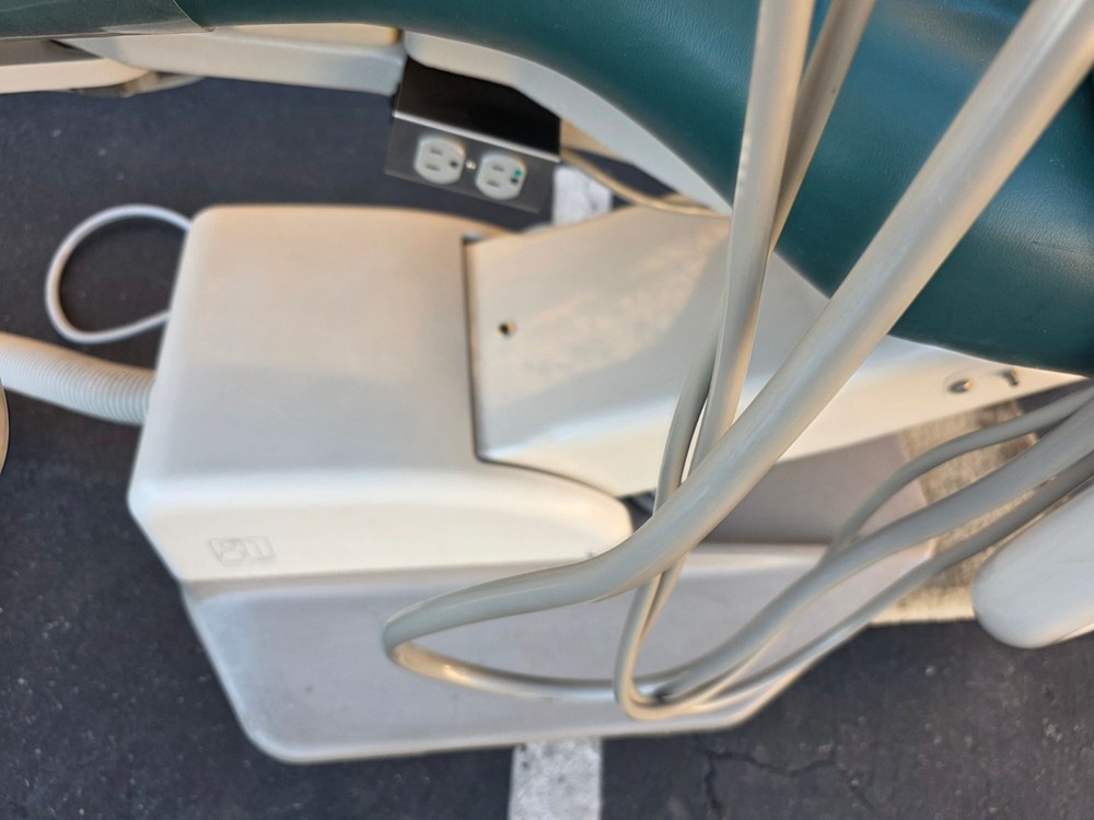 A-dec 1040 Dental Chair – Full Package