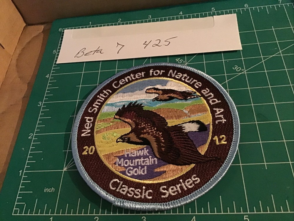 NED SMITH CENTER CLASSIC SERIES 4" 2012 " HAWK MOUNTAIN GOLD " PATCH
