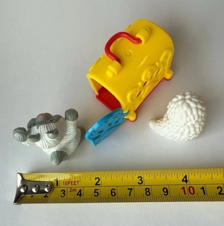 Plastic Little Pet Crate & Cat Toy Figures