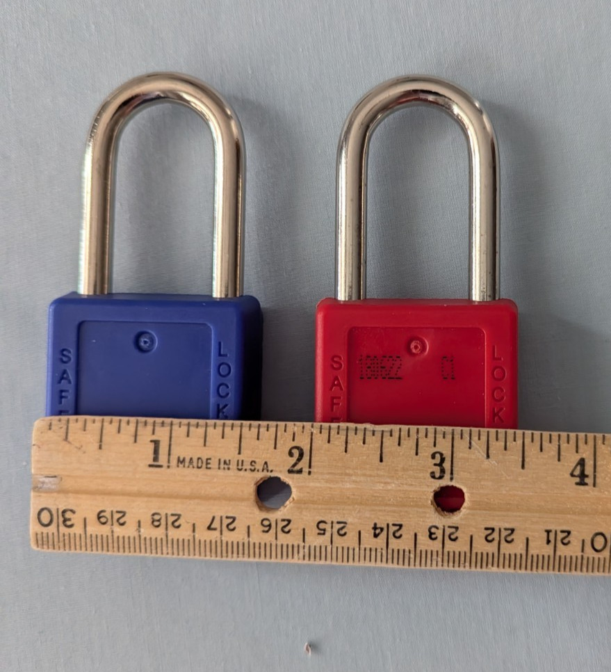 6 Master Lock 410 Lockout Padlocks (5) RED (1) BLUE Different Key Type NEW