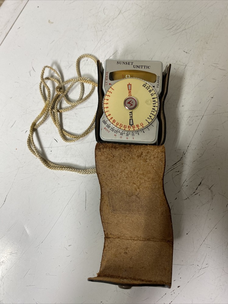 Vintage Sunset Unittic Light Meter Model 31 with Leather Case