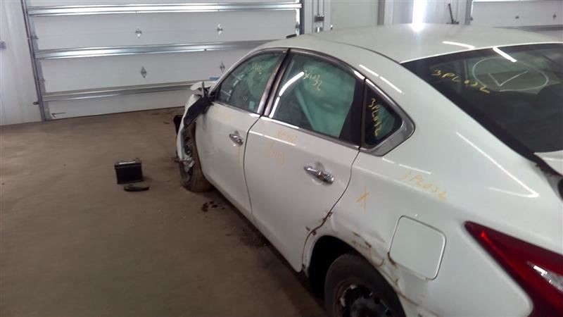 ALTIMA 2016 High Mounted Stop Light 1044314241