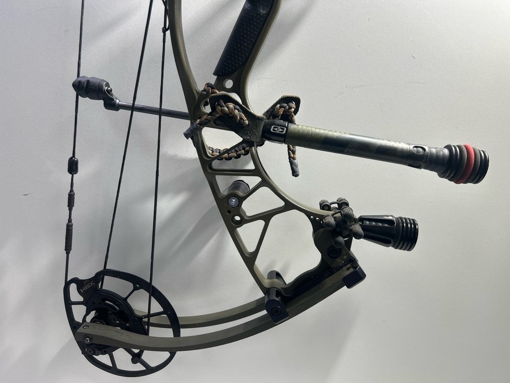 HOYT MODEL VENTUM 33 COMPOUND BOW (P11032784)