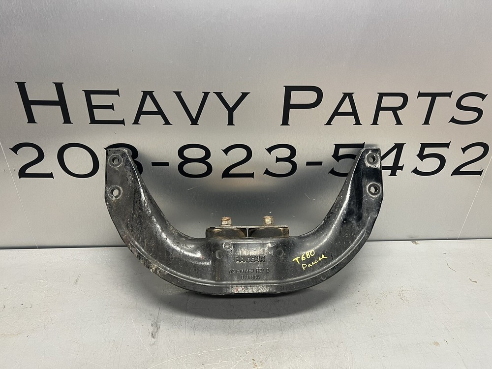 Paccar A24-1079-3 PETERBILT Kenworth Engine MOUNT OEM Used