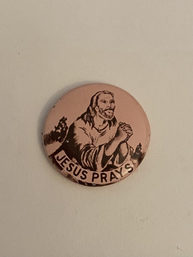 Jesus Prays Pin Back Button P157