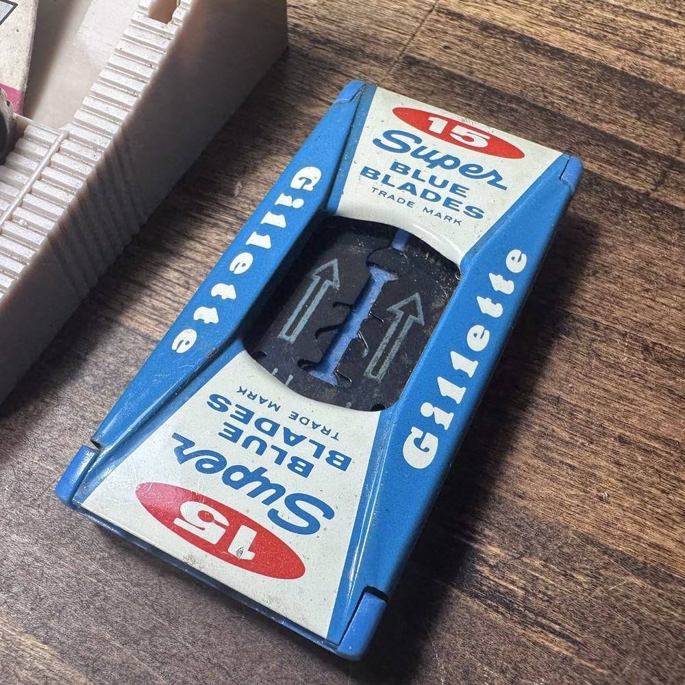 Vintage 1950’s Gillette Razor With Plastic Case & Extras