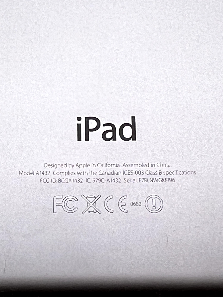 Apple iPad Mini 1st Generation. 16GB, Wi-Fi - White, backlight needs fixed A1432