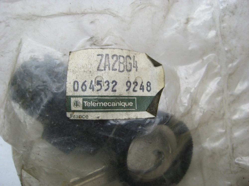 TELEMECANIQUE ZA2BG4 KEY SELECTOR NSMP