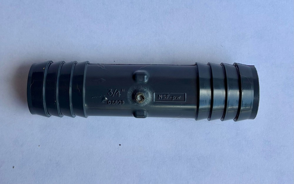 Supreme Fitting 3/4" Barbed PVC Coupling