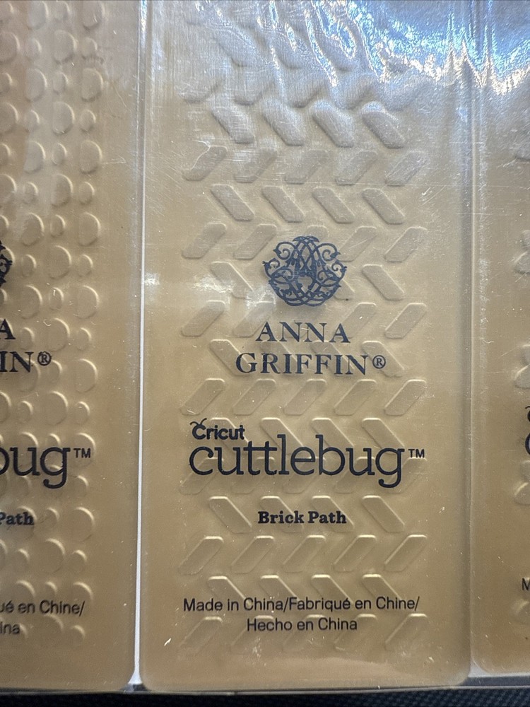 Anna Griffin Cuttlebug Path Set - River Rock Brick Floral path Embossing Folder