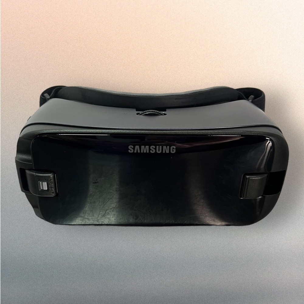 Samsung Gear VR Powered By Oculus Virtual Headset W/Controller SM-R324
