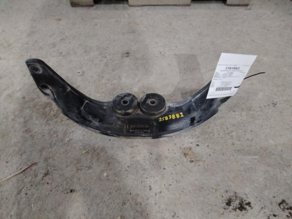 Replaces A24-1079-3 2020 PETERBILT 579 FRONT ENGINE MOUNT ,  MN