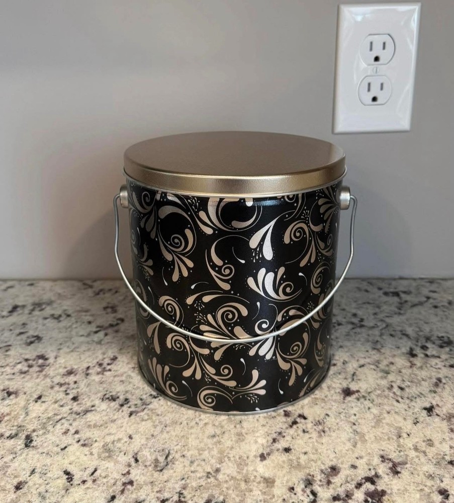 Metal One Gallon Tin with Handle