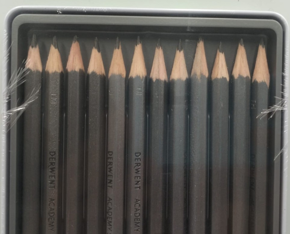 Derwent Academy 12 Sketching Pencils