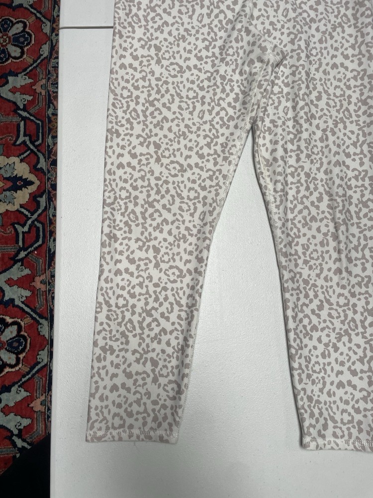 Evolution and Creation gray animal print / leopard print leggings size L