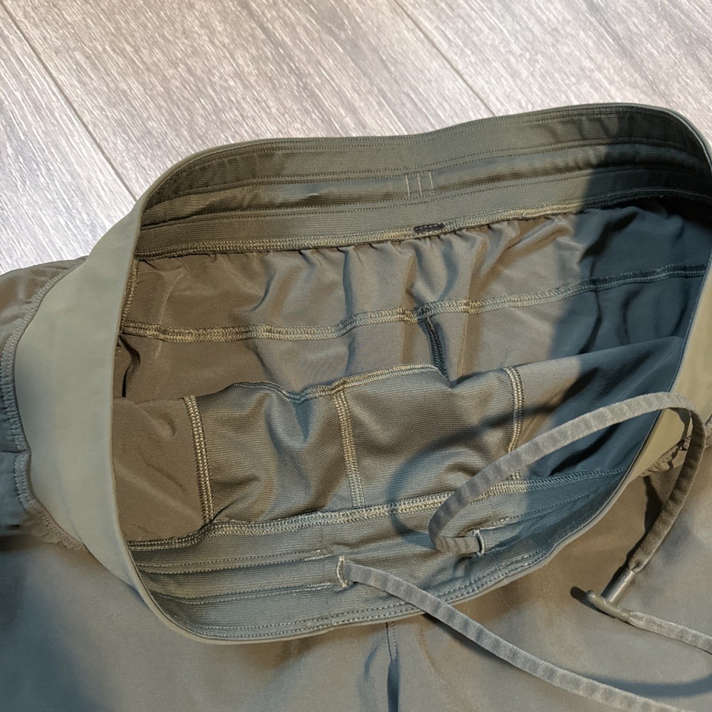 Size XL - Lululemon Lightweight Unlined Shorts - Black