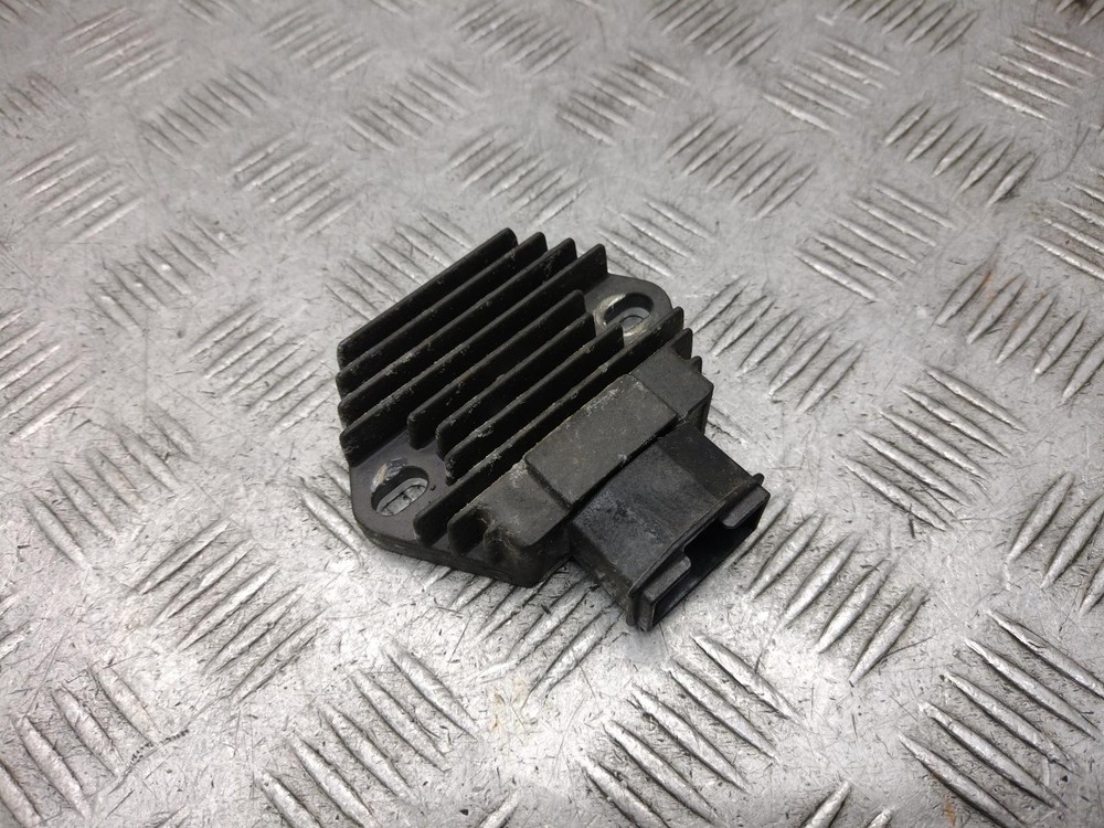 2007 HONDA SES 125 DYLAN SES 125-4 RECTIFIER REGULATOR
