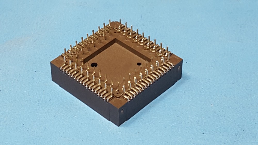 (4PCs) IC SOCKET, 821574-1, AMP, PLCC Socket, 68 Pin 17x17, Through Hole,Pc Tail