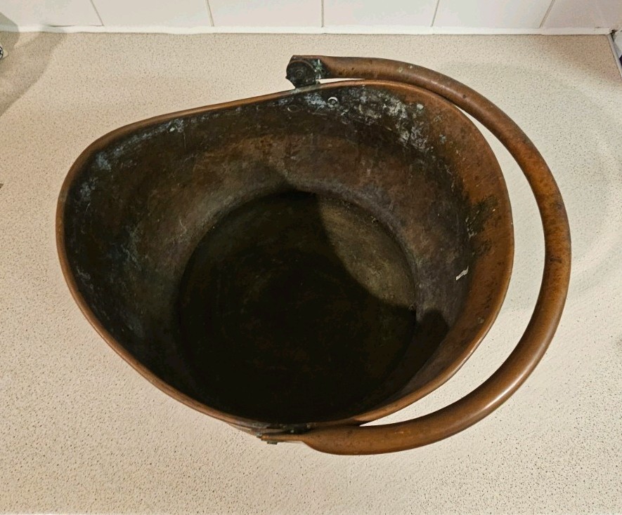 A stunning quality Large Antique Copper Coal Scuttle,Fireside.