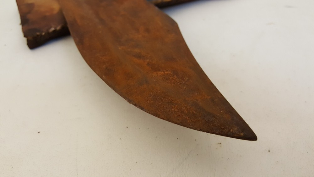 Knife & handmade pigskin leather sheath